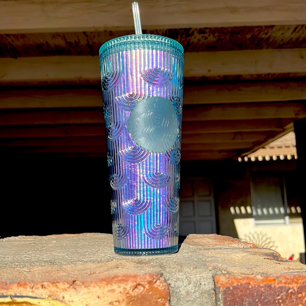 Starbucks 2022 Spring Green Mermaid
Siren Scales Iridescent Core VENTI NWT